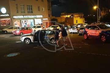 Un conductor ebrio causa un accidente en El Calero Alto que daña a cinco vehículos (Foto TA)